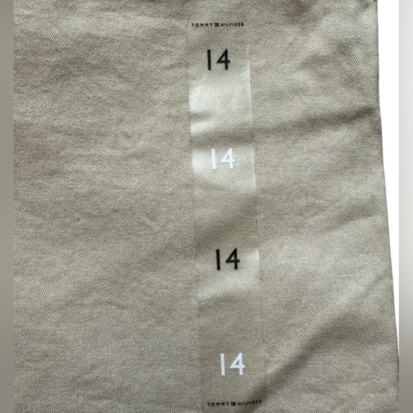 Tommy Hilfiger Classic Stretch Shorts Womens Sz 14 Flat Front Chino Below waist - Picture 3 of 16